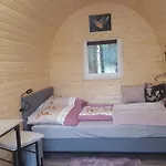 Glamping Pod Im Wald Mit Hund